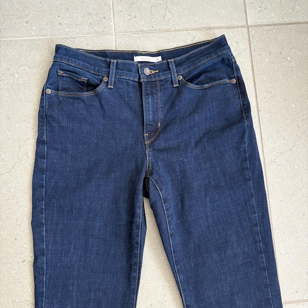 Levis Classic Straight Jeans - Picture 6 of 9
